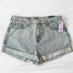 WILD FABLE Women's Super-High Rise Rolled Cuff Mom Jean Shorts - Blue - Size 16